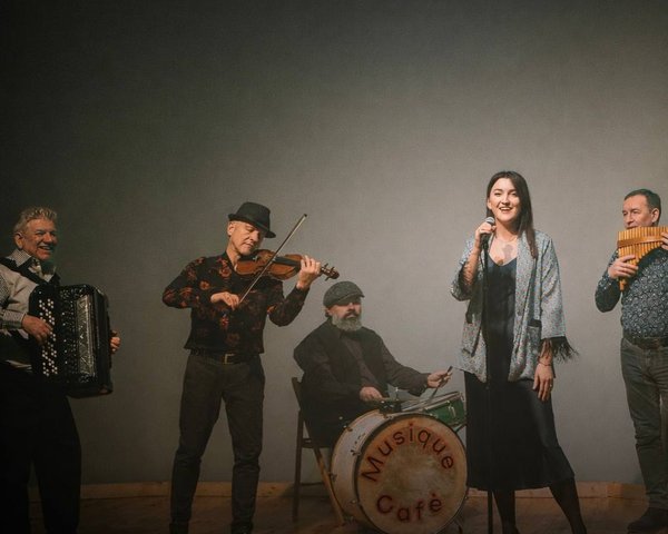 Musique Café: Музика народжена сценою і кіно